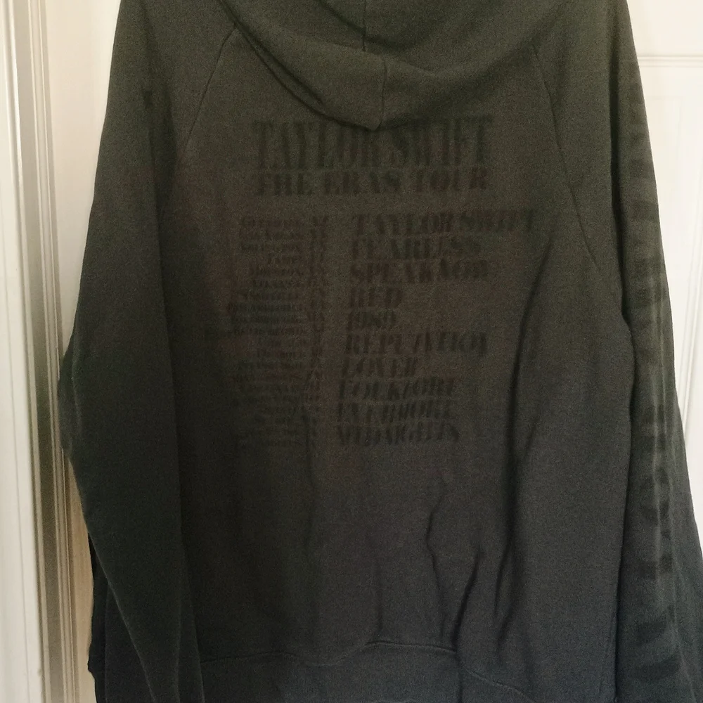 Black Graphic Zip-Up Hoodie with Back Tour Print 2XL - Picture 3 of 6